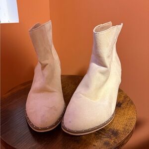 Source Unknown Cream Chelsea Ankle Boots